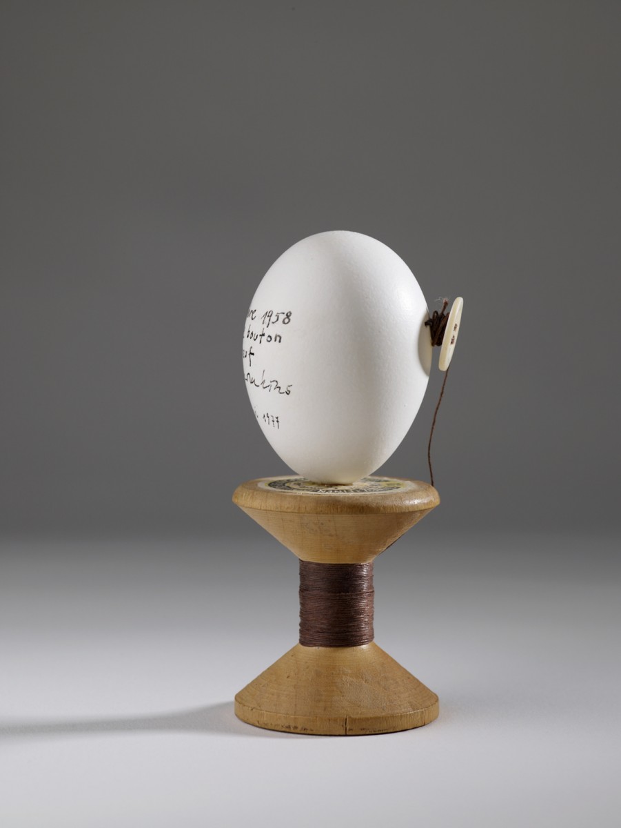 <b>André Thomkins, Knopfei (Button-egg), 1958/1977</b>
