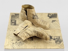 Brian O’Doherty, The Critic’s Boots, 1964–1965, Kunstmuseum Liechtenstein, Vaduz © Brian O’Doherty